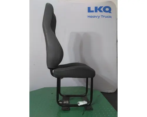INTERNATIONAL 8600 SEAT, FRONT