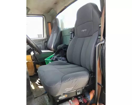 INTERNATIONAL 8600 SEAT, FRONT