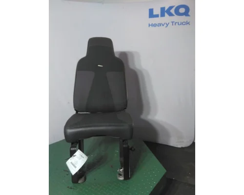 INTERNATIONAL 8600 SEAT, FRONT