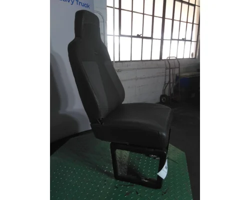INTERNATIONAL 8600 SEAT, FRONT