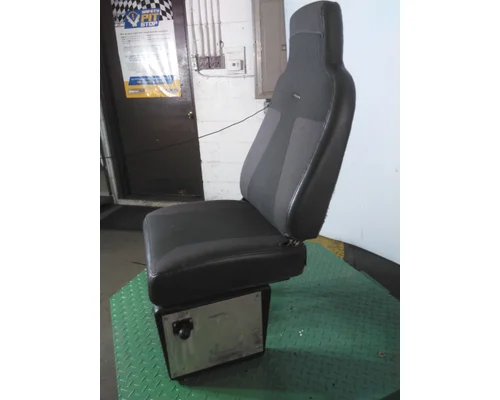 INTERNATIONAL 8600 SEAT, FRONT