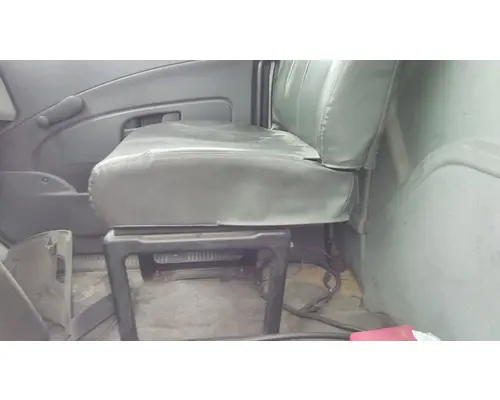 INTERNATIONAL 8600 SEAT, FRONT