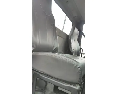 INTERNATIONAL 8600 SEAT, FRONT