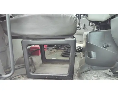 INTERNATIONAL 8600 SEAT, FRONT