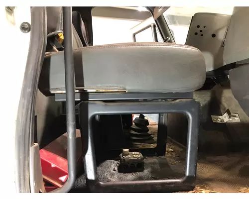 INTERNATIONAL 8600 Seat (non-Suspension)