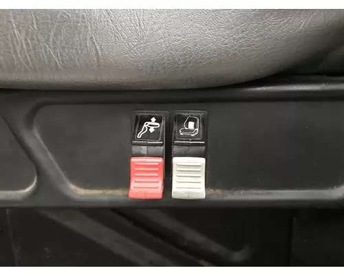 INTERNATIONAL 8600 Seat (non-Suspension)