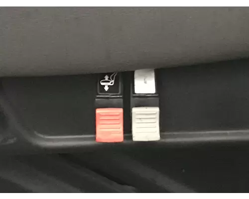 INTERNATIONAL 8600 Seat (non-Suspension)