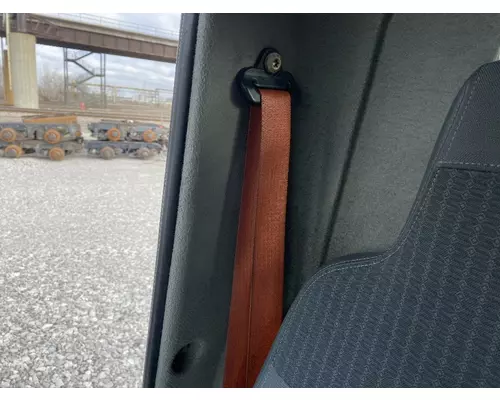 INTERNATIONAL 8600 Seat Belt