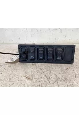 INTERNATIONAL 8600 Switch Panel