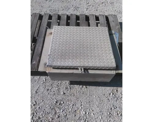 INTERNATIONAL 8600 TOOL BOX