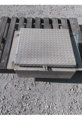 INTERNATIONAL 8600 TOOL BOX