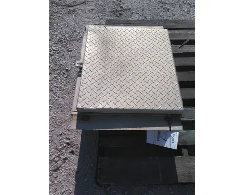 INTERNATIONAL 8600 TOOL BOX