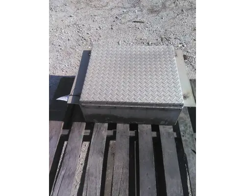 INTERNATIONAL 8600 TOOL BOX