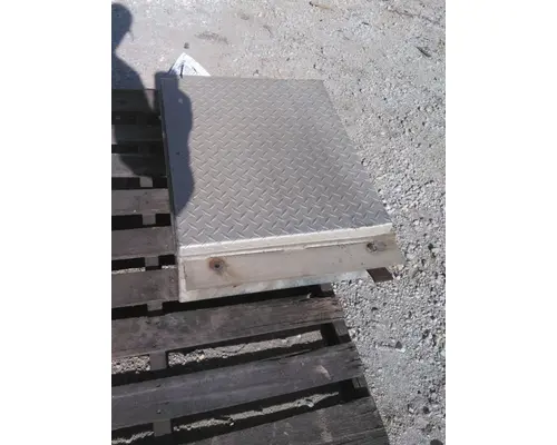 INTERNATIONAL 8600 TOOL BOX