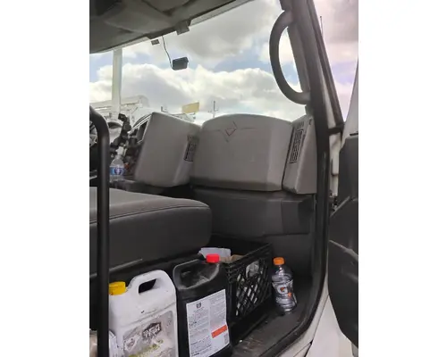 INTERNATIONAL 8600 Truck for parts