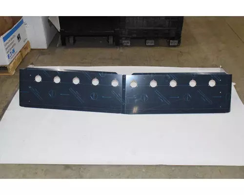 INTERNATIONAL 9000 Sun Visor (External)
