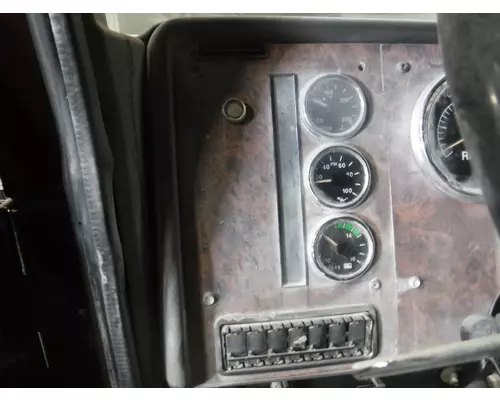 INTERNATIONAL 9100 / 9200 / 9400 Instrument Cluster