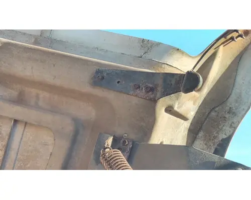 INTERNATIONAL 9100 1997-2000 HOOD
