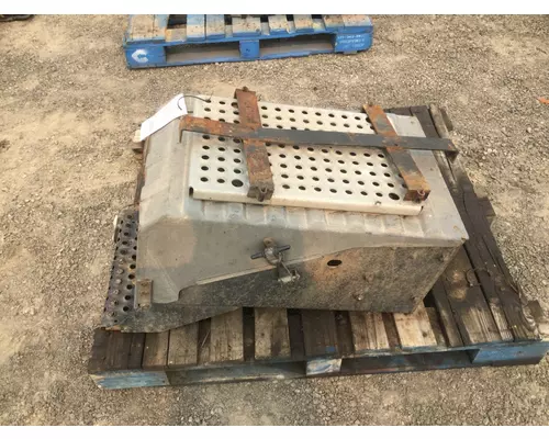 INTERNATIONAL 9100I BATTERY BOX