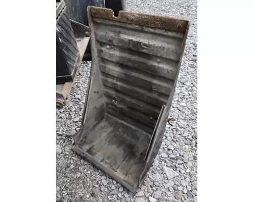 INTERNATIONAL 9100I Battery BoxTray