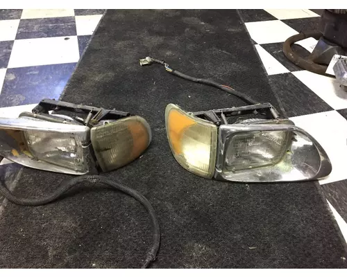 INTERNATIONAL 9100I Headlamp Assembly