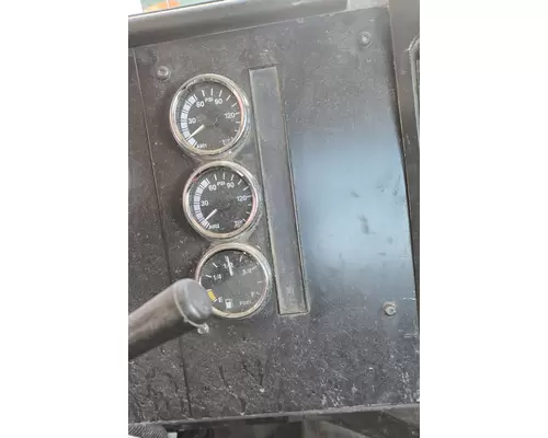 INTERNATIONAL 9100I Instrument Cluster