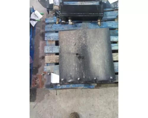 INTERNATIONAL 9100I MUD FLAP HANGER