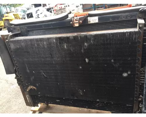 INTERNATIONAL 9100I Radiator