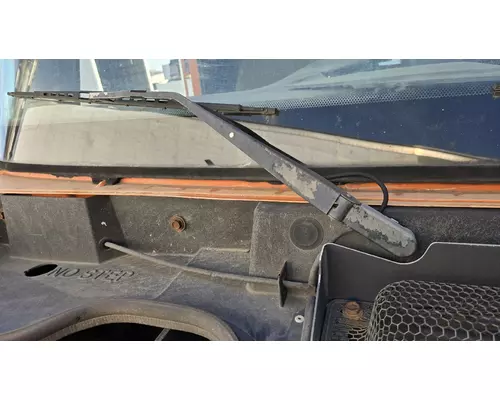 INTERNATIONAL 9100I Windshield Wiper Arm