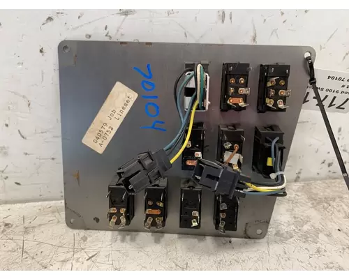 INTERNATIONAL 9100 Dash  Console Switch