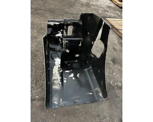 INTERNATIONAL 9100 Fender