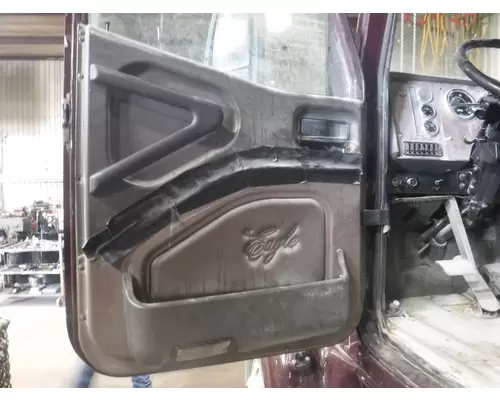 INTERNATIONAL 9200 / 9400 Cab Clip