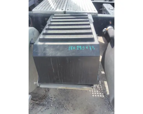 INTERNATIONAL 9200I BATTERY BOX