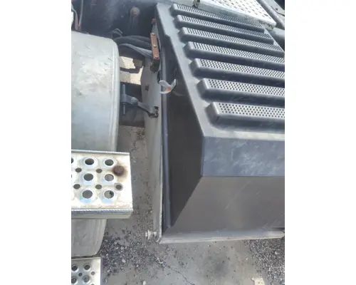 INTERNATIONAL 9200I BATTERY BOX