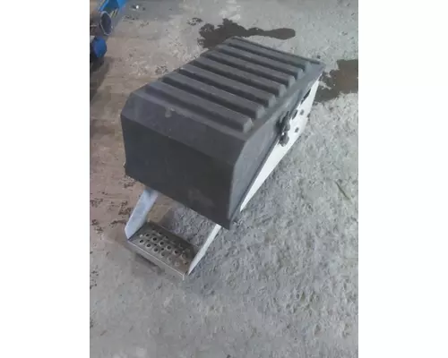 INTERNATIONAL 9200I BATTERY BOX