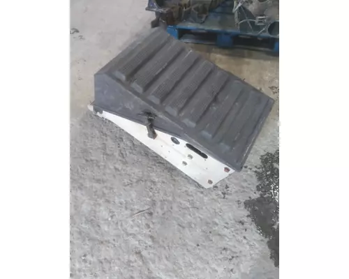 INTERNATIONAL 9200I BATTERY BOX