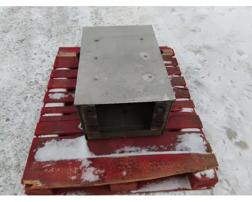 INTERNATIONAL 9200I BATTERY BOX