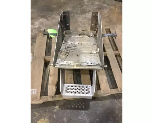 INTERNATIONAL 9200I BATTERY BOX