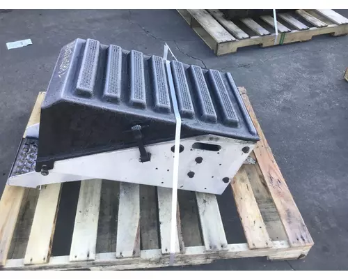 INTERNATIONAL 9200I BATTERY BOX