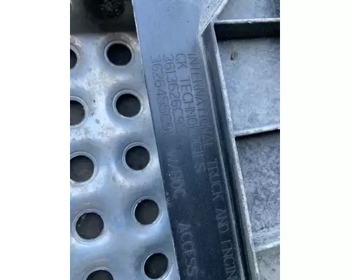 INTERNATIONAL 9200I Battery Box