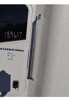 INTERNATIONAL 9200I CAB HANDLE