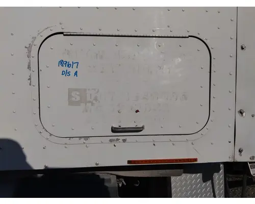 INTERNATIONAL 9200I DOOR, COMPARTMENT