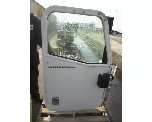 INTERNATIONAL 9200I DOOR ASSEMBLY, FRONT