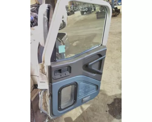 INTERNATIONAL 9200I DOOR ASSEMBLY, FRONT