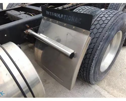 INTERNATIONAL 9200I FENDER, QUARTERHALF REAR