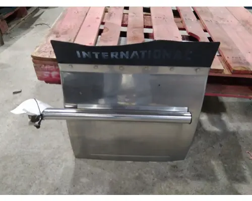 INTERNATIONAL 9200I FENDER, QUARTERHALF REAR