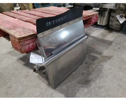 INTERNATIONAL 9200I FENDER, QUARTERHALF REAR