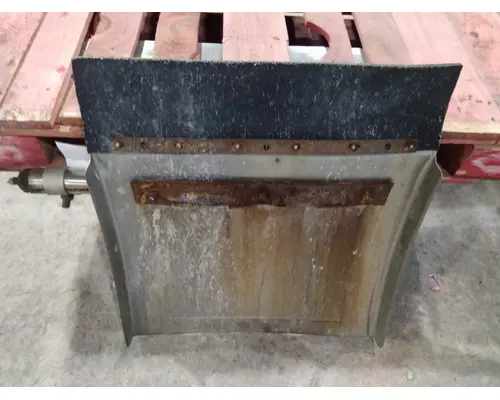 INTERNATIONAL 9200I FENDER, QUARTERHALF REAR