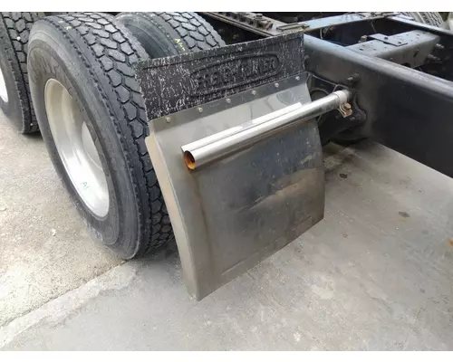 INTERNATIONAL 9200I FENDER, SPLASH SHIELDGUARD