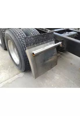 INTERNATIONAL 9200I FENDER, SPLASH SHIELD/GUARD